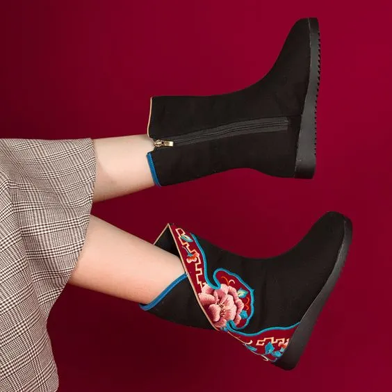 Ethnic High- top Embroidered Shoes