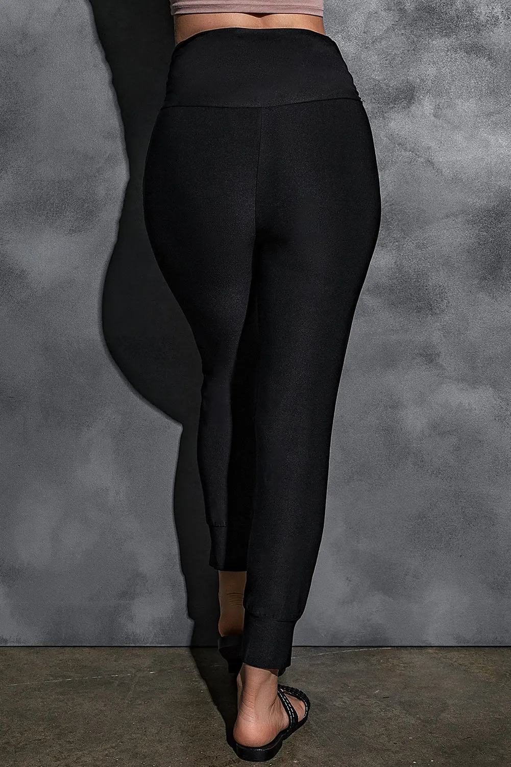 High-Waisted Pleated Pocket Leggings: Your Canvas, Your Style