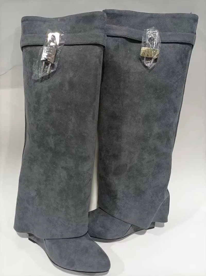 Women‘s Lock Detailed Leather Knee-High Boots