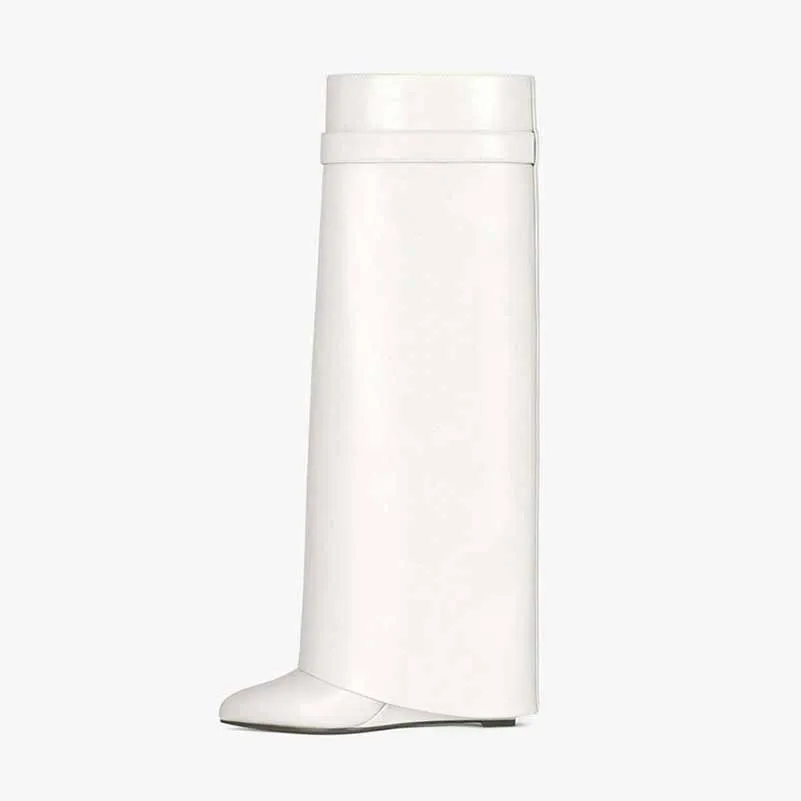Women‘s Lock Detailed Leather Knee-High Boots
